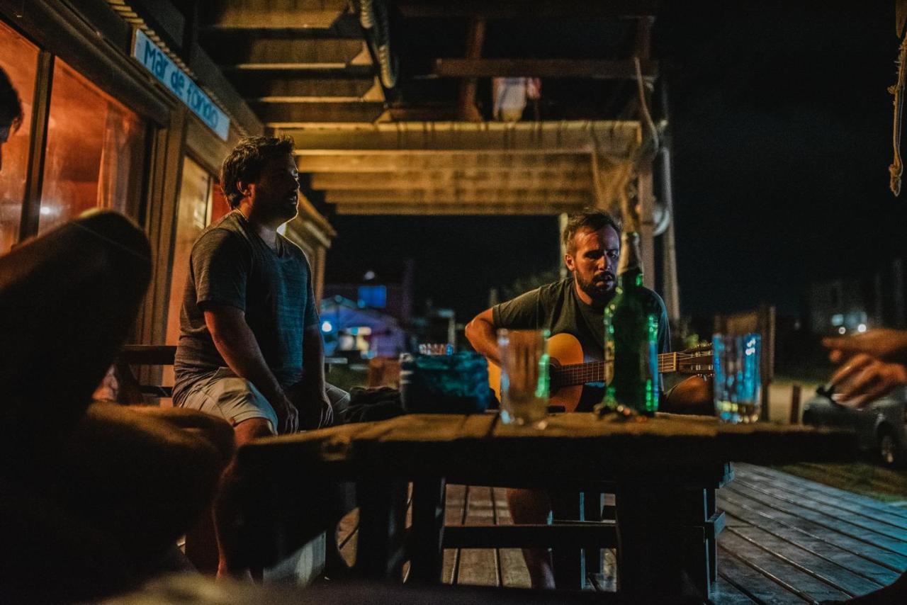 Mar De Fondo Hostel Punta Del Diablo Kültér fotó